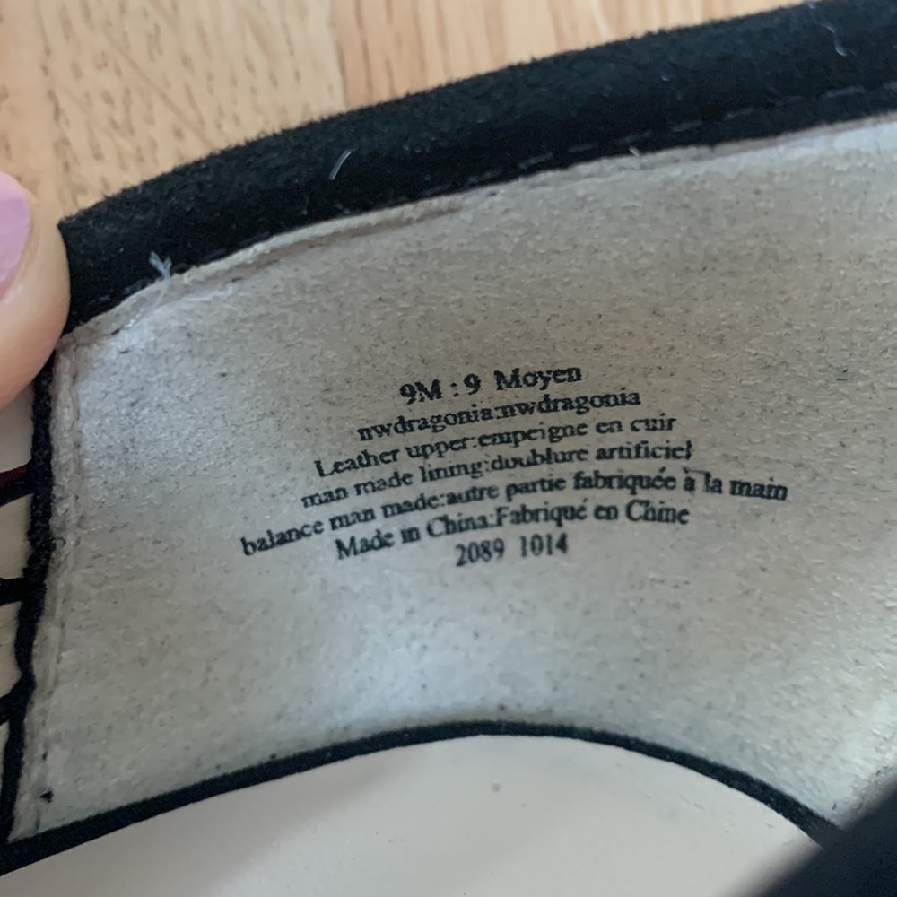 Nine West black cutout leather heels - Picture 6 of 6